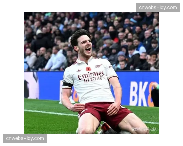 赖斯禁区玩火失误致丢球，赛后一秒三变脸反应引热议